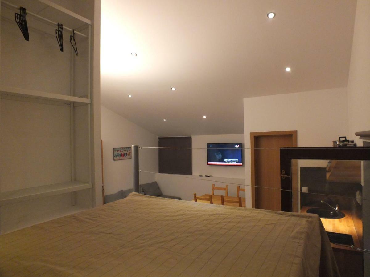 Apartmani Barisic โบรดาริตซา ภายนอก รูปภาพ