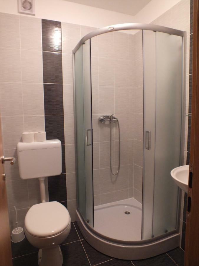 Apartmani Barisic โบรดาริตซา ภายนอก รูปภาพ