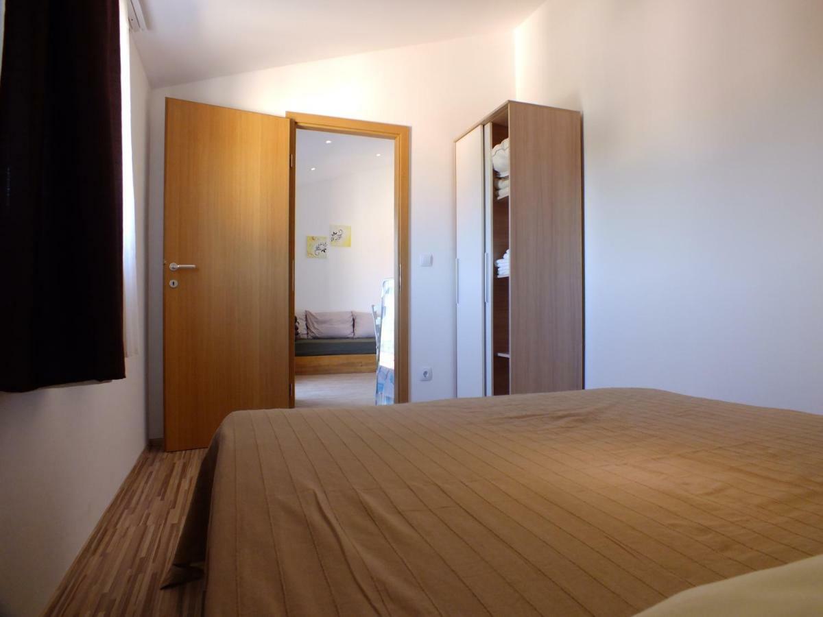 Apartmani Barisic โบรดาริตซา ภายนอก รูปภาพ