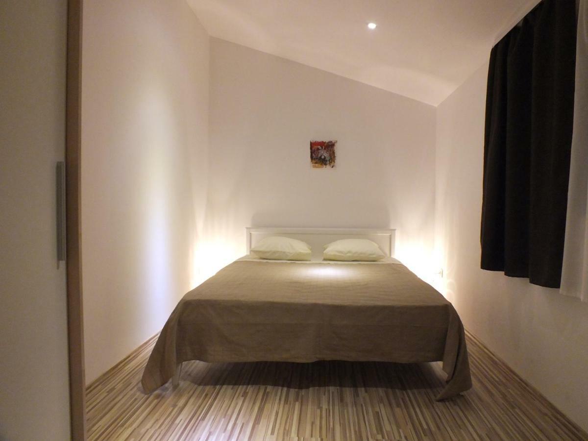 Apartmani Barisic โบรดาริตซา ภายนอก รูปภาพ
