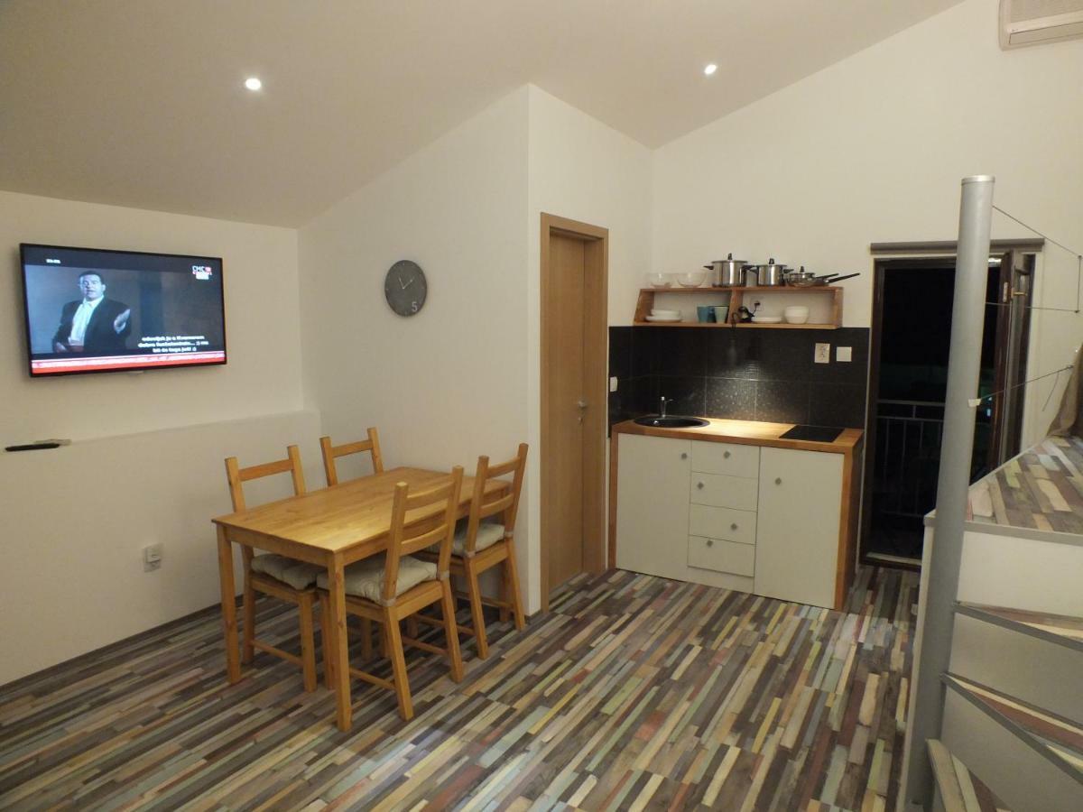 Apartmani Barisic โบรดาริตซา ภายนอก รูปภาพ