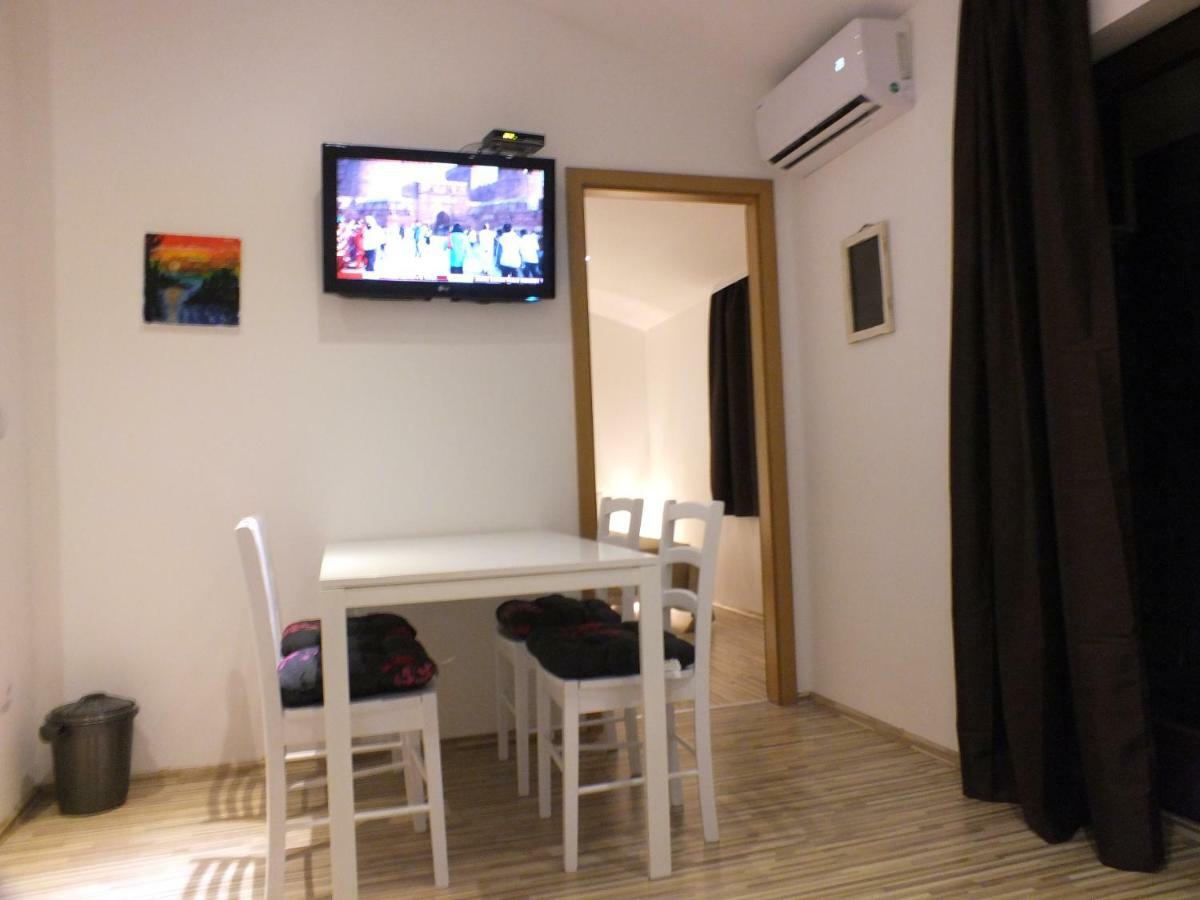 Apartmani Barisic โบรดาริตซา ภายนอก รูปภาพ