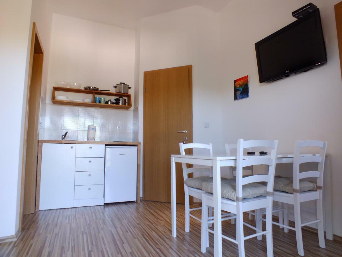Apartmani Barisic โบรดาริตซา ภายนอก รูปภาพ
