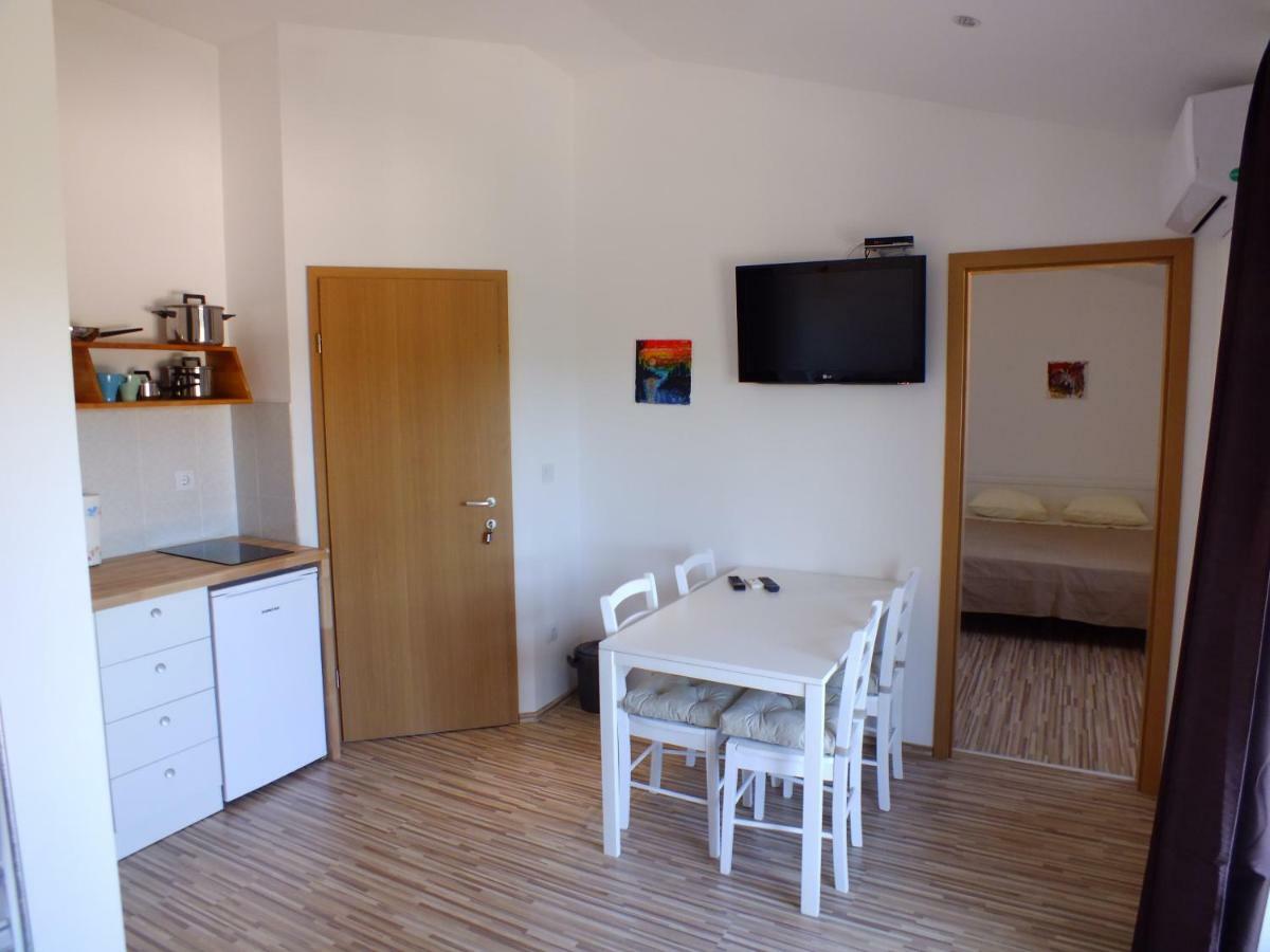 Apartmani Barisic โบรดาริตซา ภายนอก รูปภาพ