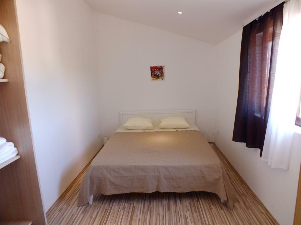 Apartmani Barisic โบรดาริตซา ภายนอก รูปภาพ