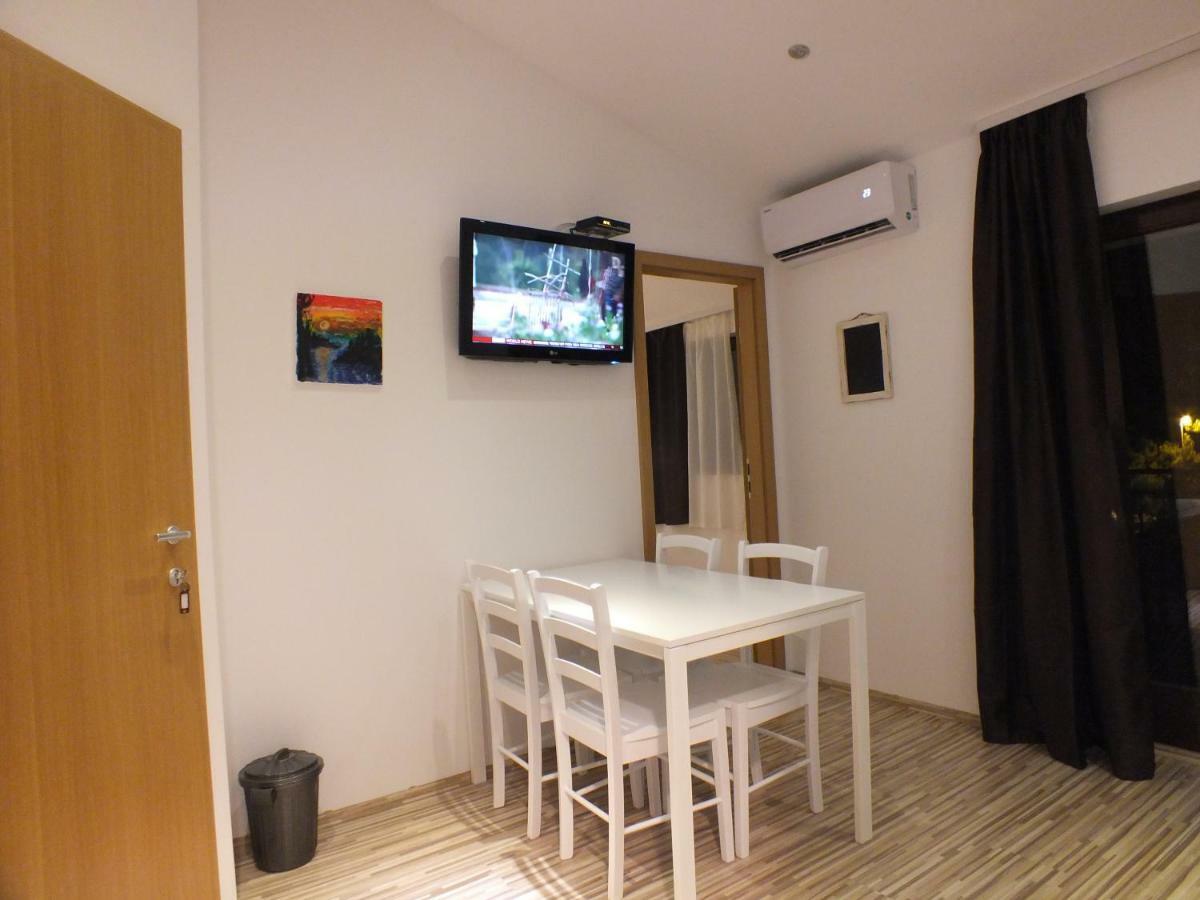 Apartmani Barisic โบรดาริตซา ภายนอก รูปภาพ