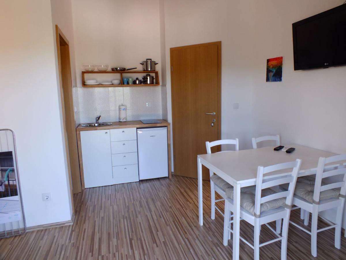 Apartmani Barisic โบรดาริตซา ภายนอก รูปภาพ